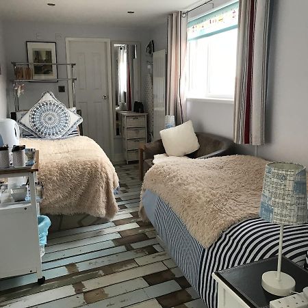 Lighthouse Guest House Уитли-Бей Экстерьер фото