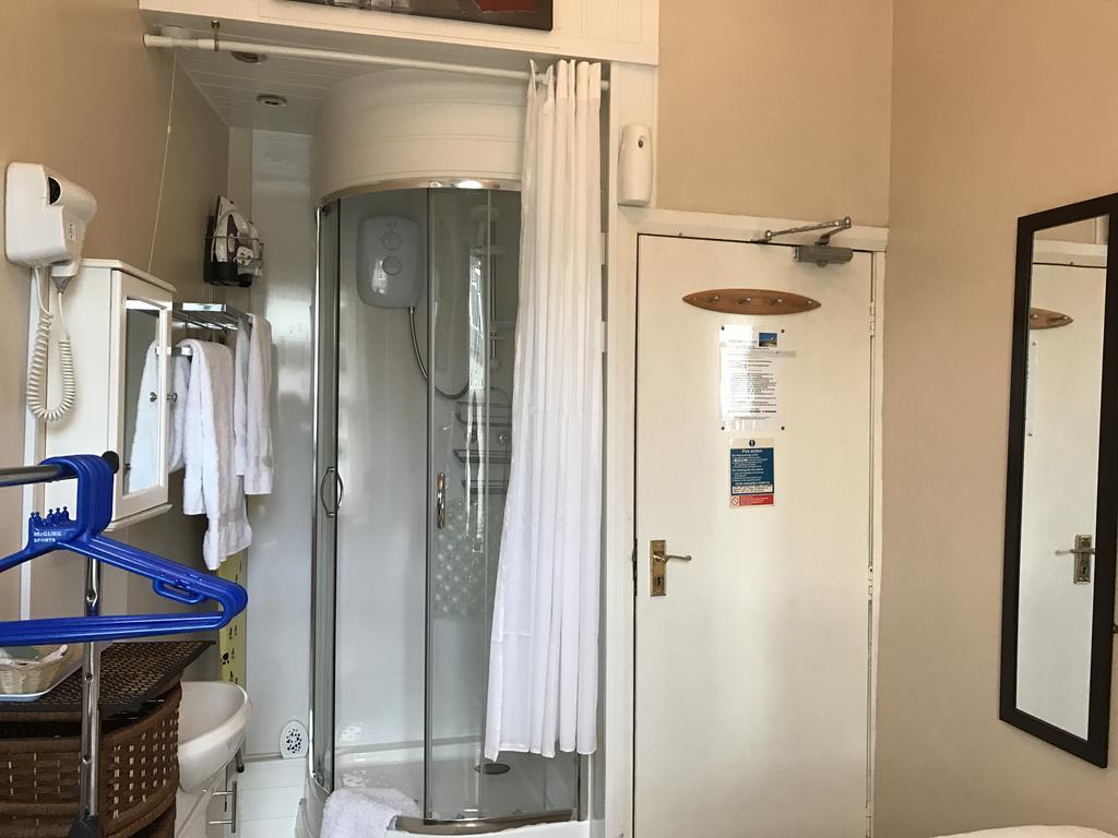Lighthouse Guest House Уитли-Бей Экстерьер фото