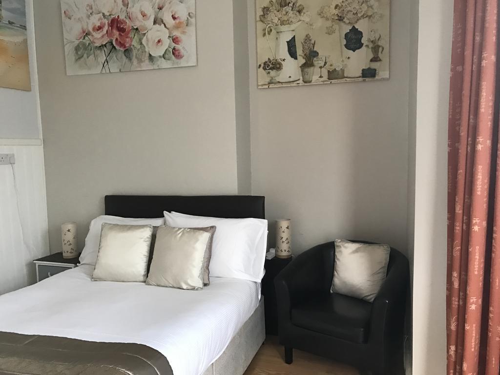 Lighthouse Guest House Уитли-Бей Экстерьер фото