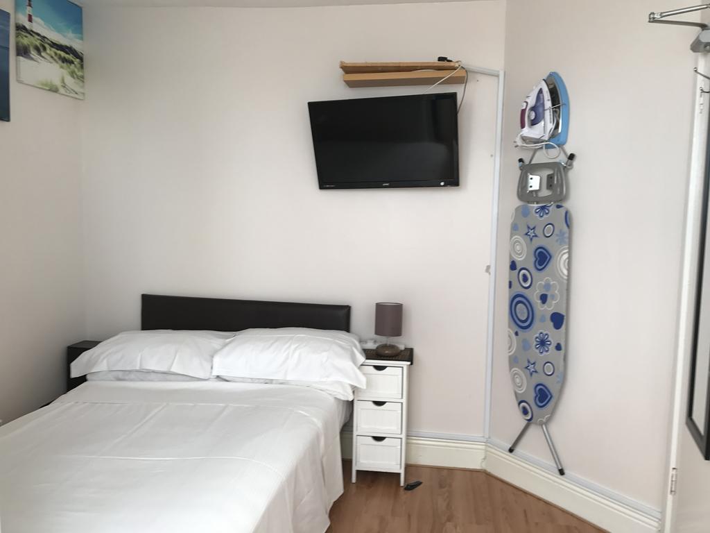 Lighthouse Guest House Уитли-Бей Экстерьер фото