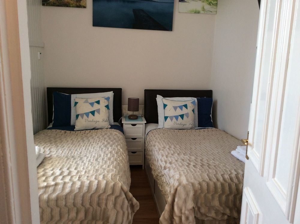Lighthouse Guest House Уитли-Бей Экстерьер фото