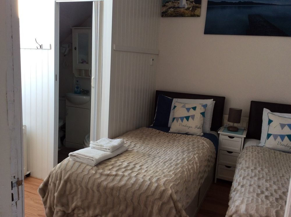 Lighthouse Guest House Уитли-Бей Экстерьер фото