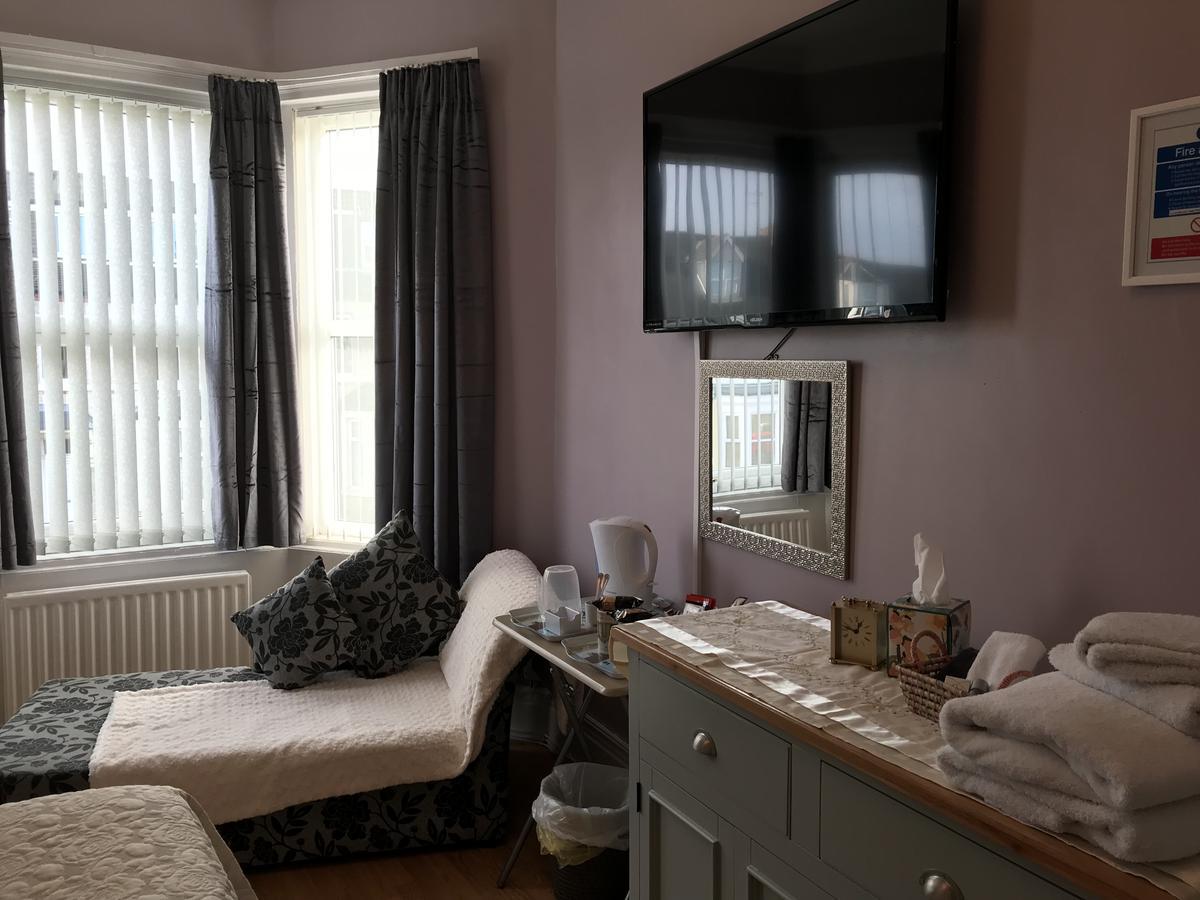 Lighthouse Guest House Уитли-Бей Экстерьер фото