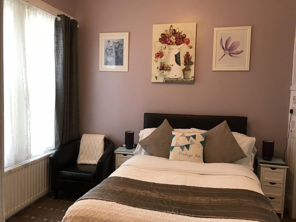 Lighthouse Guest House Уитли-Бей Экстерьер фото