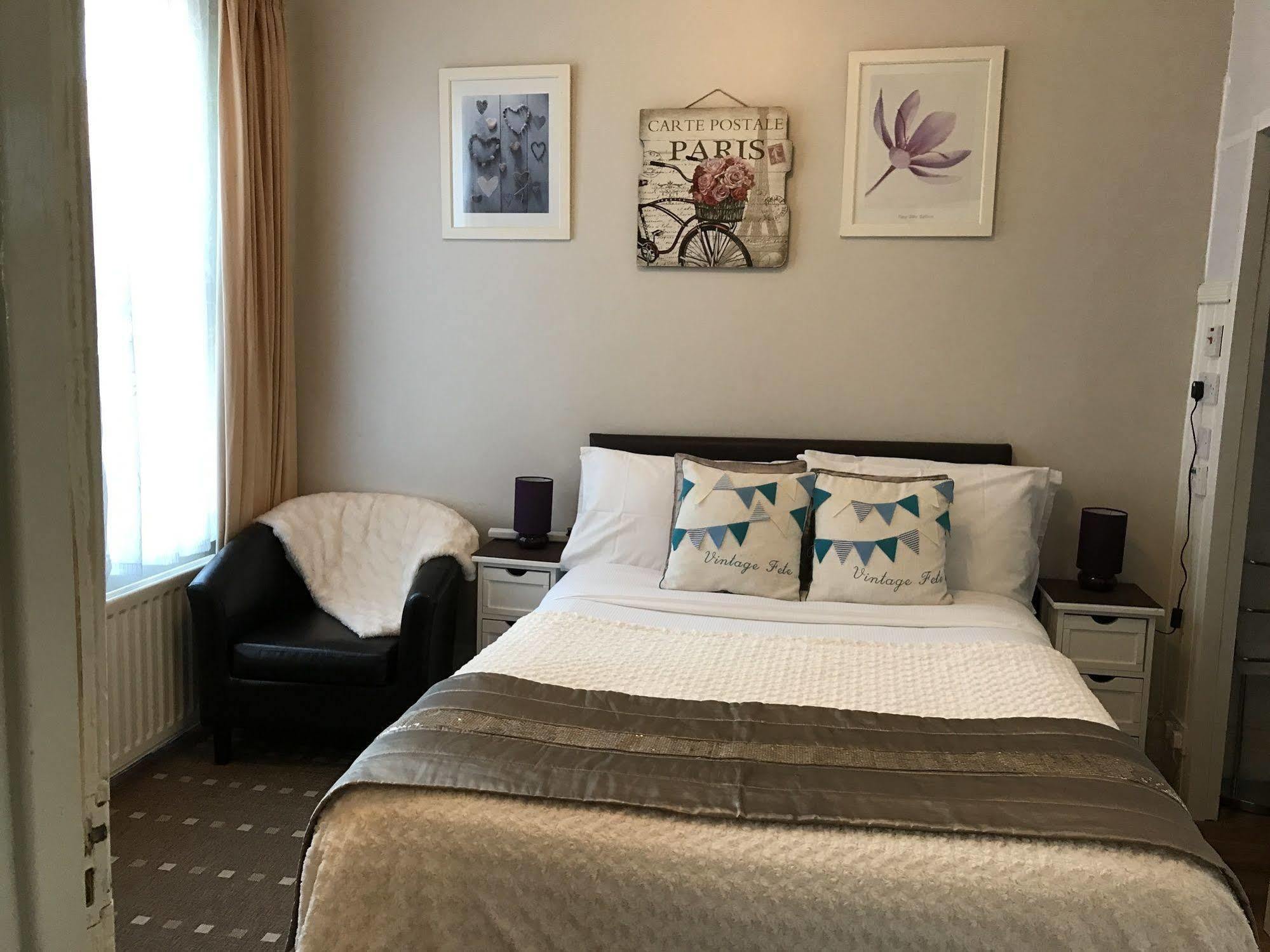 Lighthouse Guest House Уитли-Бей Экстерьер фото